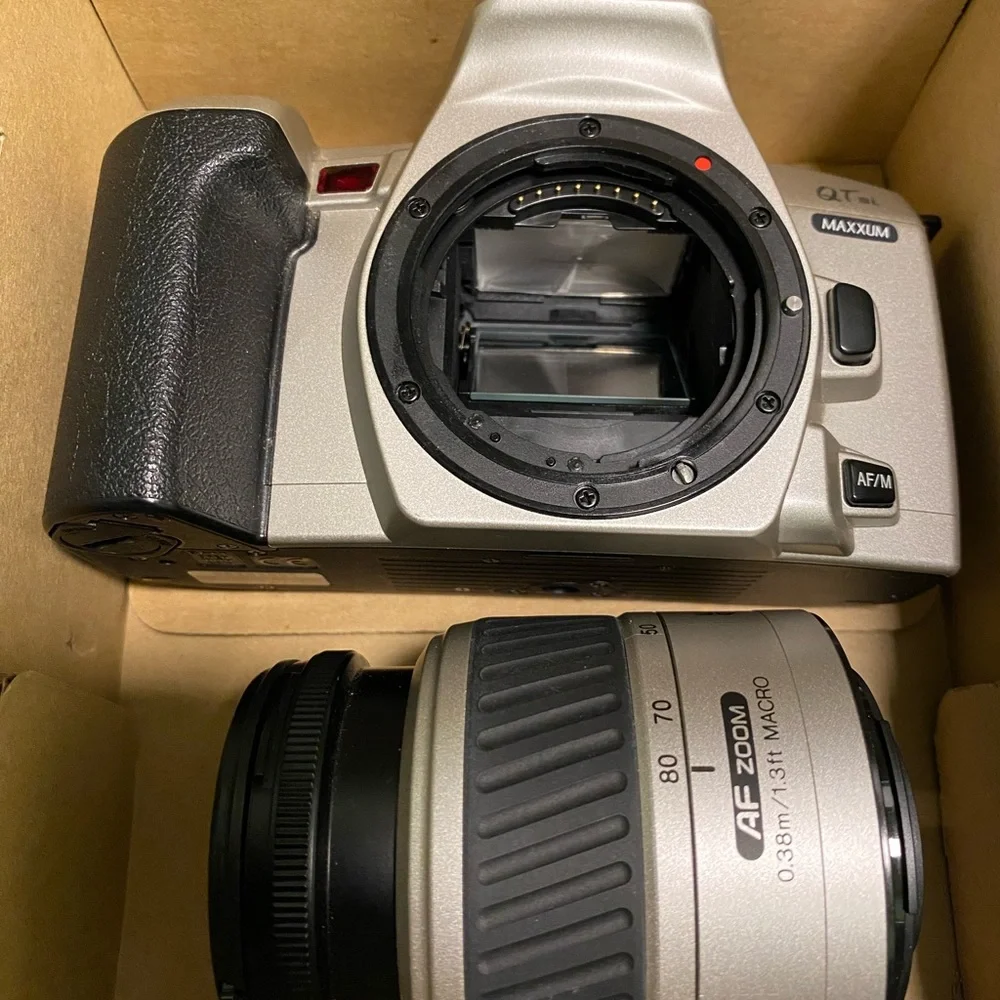 Minolta Maxxum QTsi 35mm SLR Film Camera AF 35-80mm Lens II w Case Works Like Nw